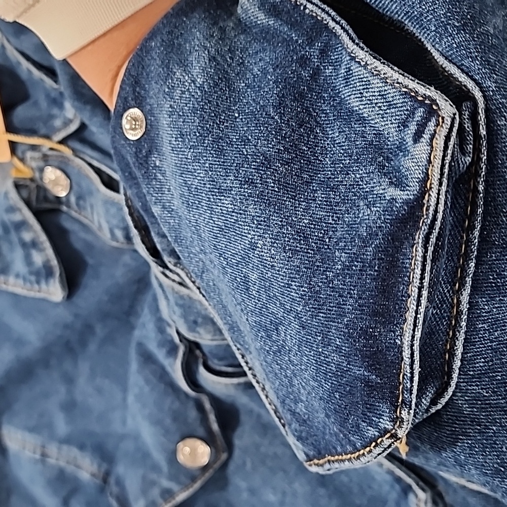YPCT Women's Cropped Denim Blue Jean Jacket with Snap Front. XL - Picture 11 of 16